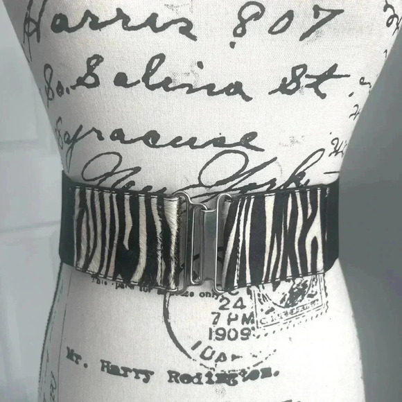 Zebra Print leather belt Black and White Silver clasp  black stretch size large - Picture 1 of 9